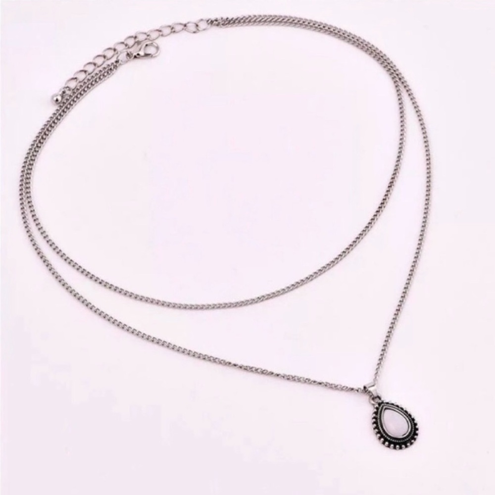 Elegant Silver Pendant Necklace - Picture 3 of 3